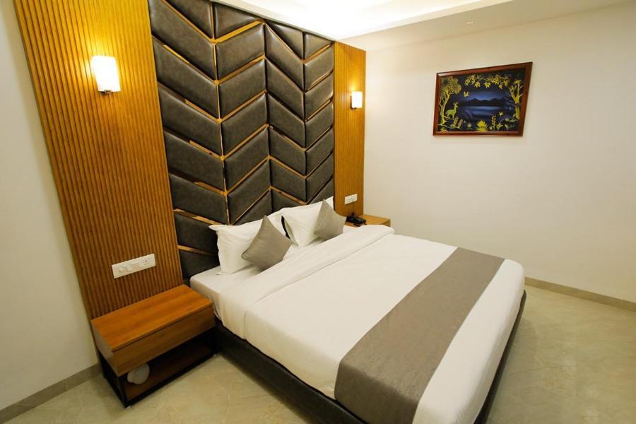 Hotel The Grand إندور المظهر الخارجي الصورة