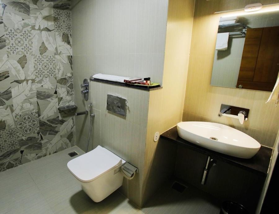 Hotel The Grand إندور المظهر الخارجي الصورة