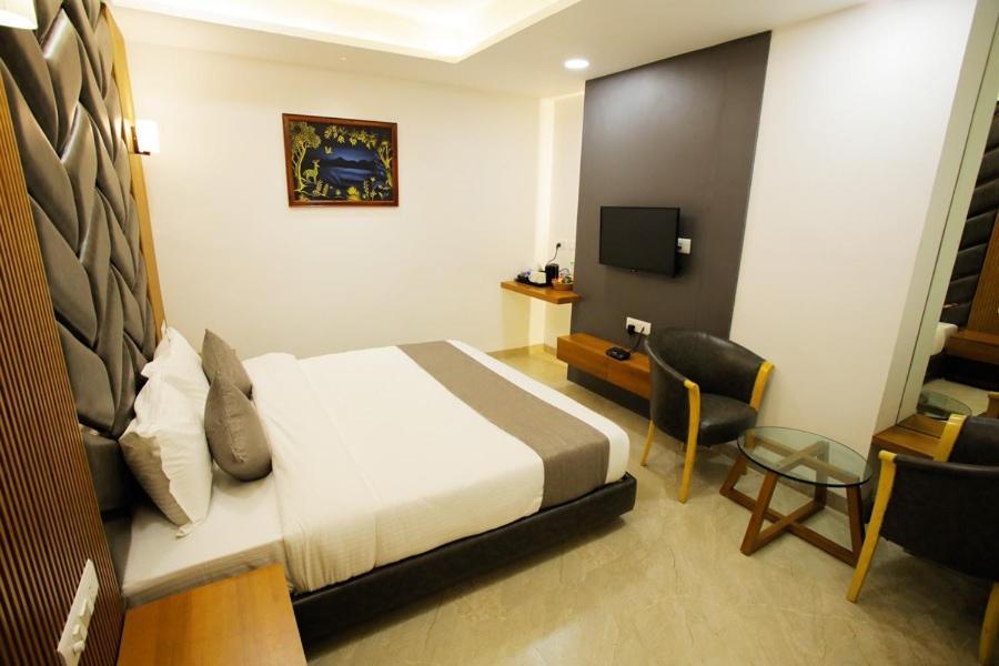 Hotel The Grand إندور المظهر الخارجي الصورة