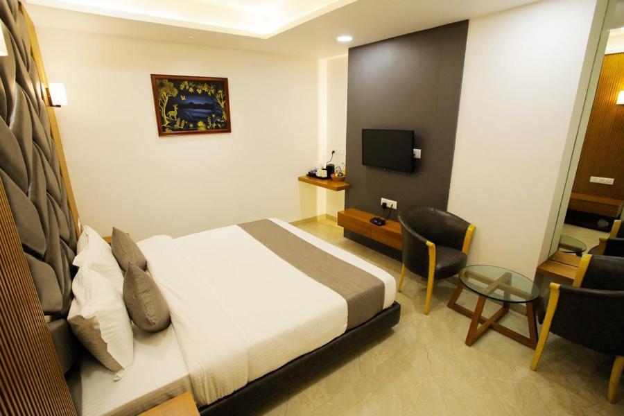 Hotel The Grand إندور المظهر الخارجي الصورة