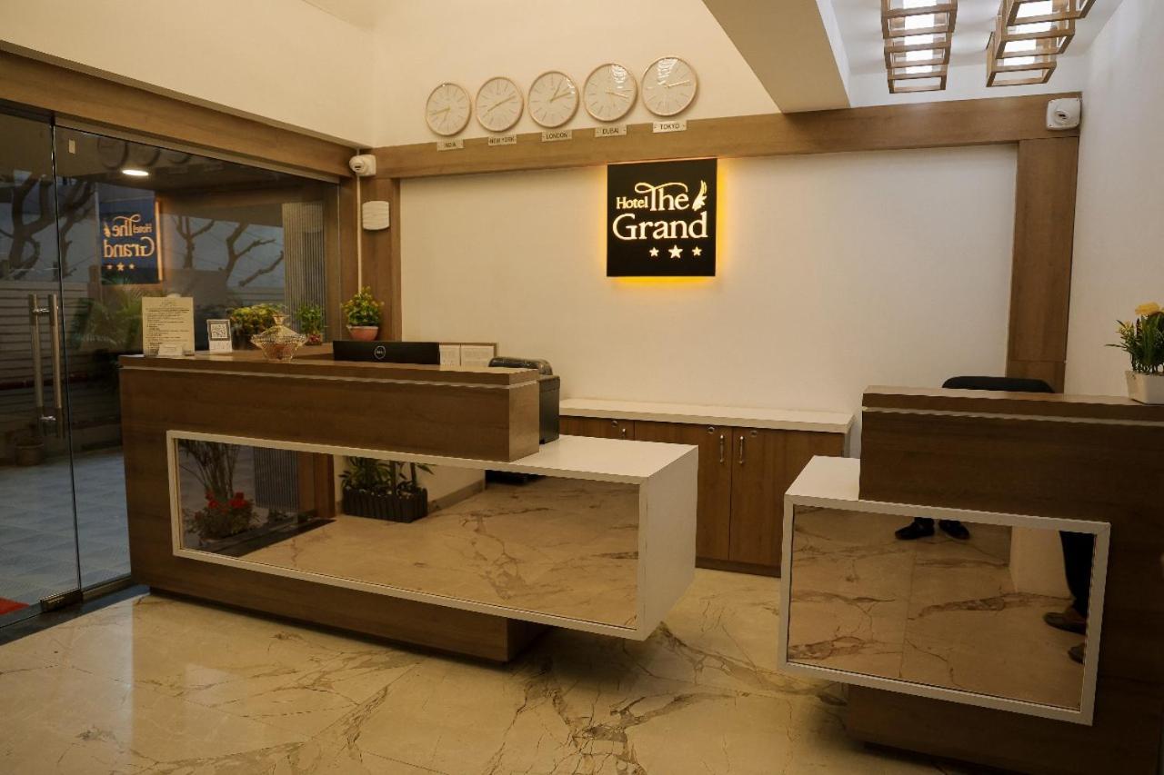 Hotel The Grand إندور المظهر الخارجي الصورة